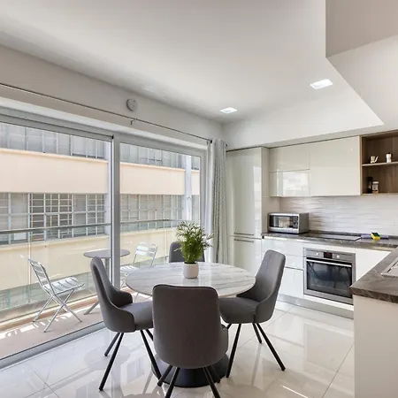 Stylish 2 Bedroom With Balcony Steps To Seafront 公寓 斯利马