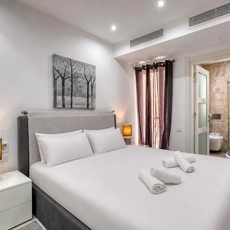 Stylish 2 Bedroom With Balcony Steps To Seafront 公寓