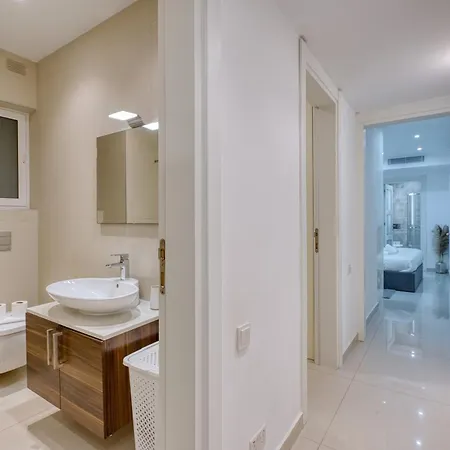 公寓 Stylish 2 Bedroom With Balcony Steps To Seafront 斯利马