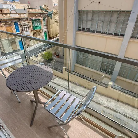 Stylish 2 Bedroom With Balcony Steps To Seafront 公寓 斯利马