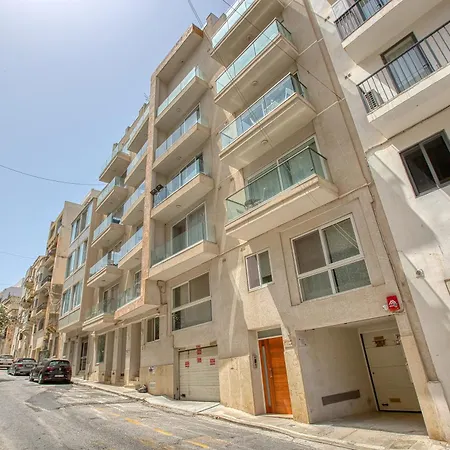 Stylish 2 Bedroom With Balcony Steps To Seafront 斯利马